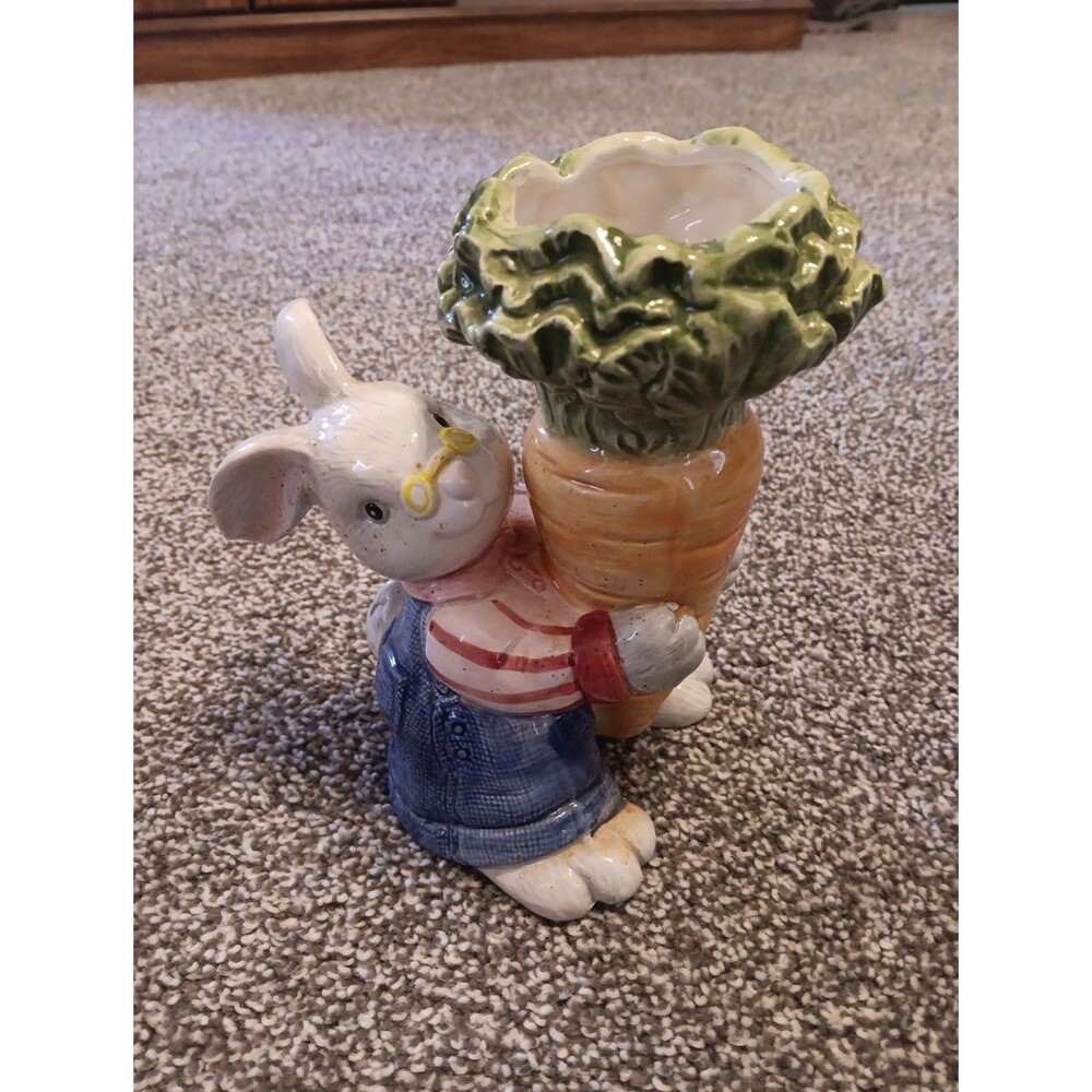 Fitz And Floyd 7"  Bunny Rabbit With Carrot 1994